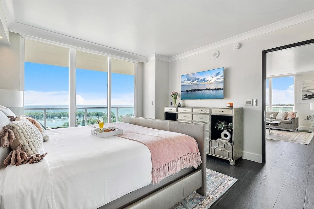 Deluxe Apartment, 1 King Bed with Sofa bed, Balcony, Ocean View1801.02