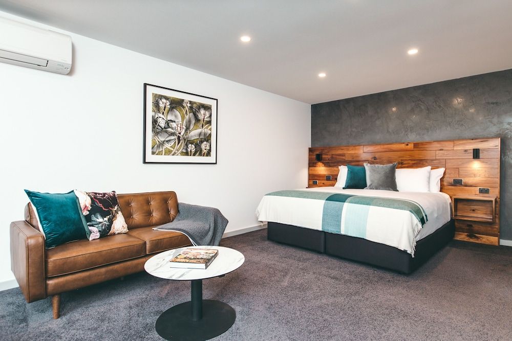 Maylands Lodge Two Bedroom Pearce Studio 4