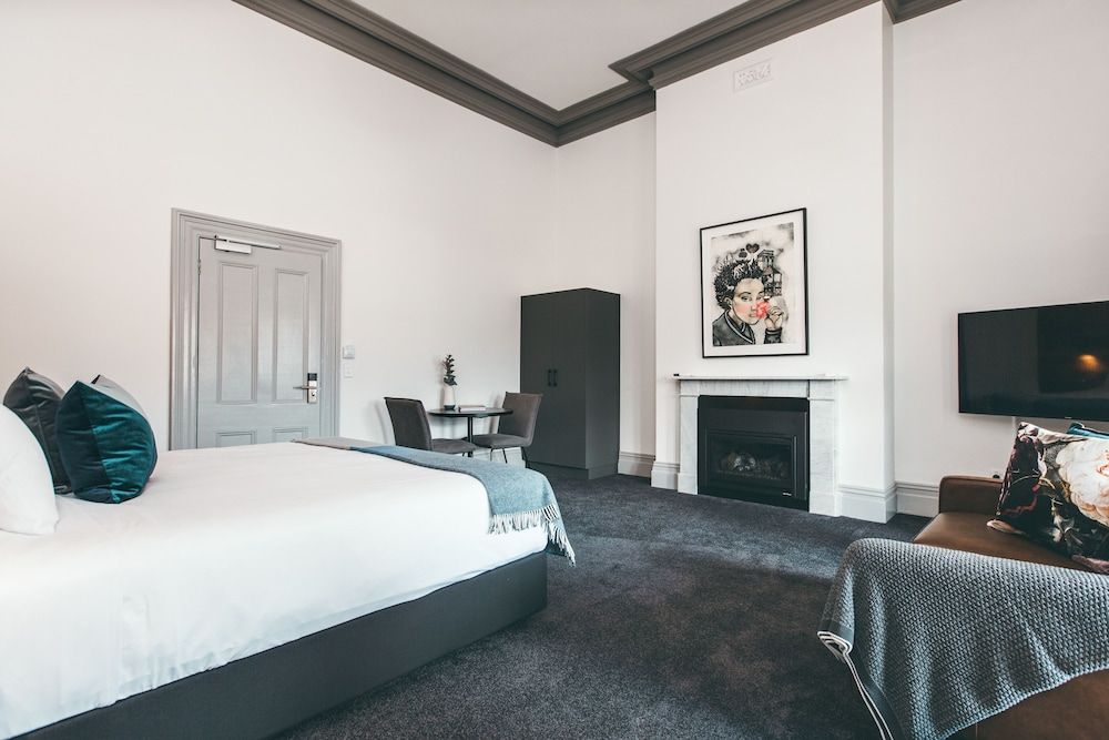 Maylands Lodge Hunter Suite 2