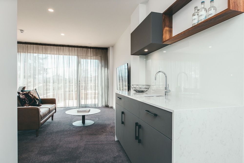 Maylands Lodge Two Bedroom Pearce Studio 7