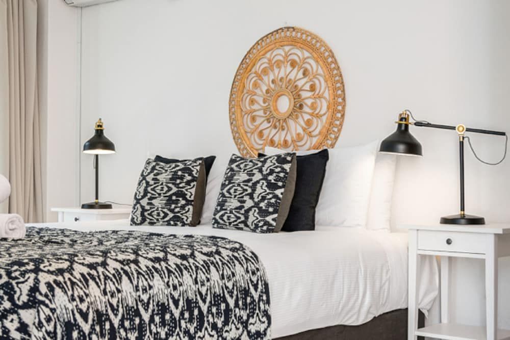 Bayview Beachfront Apartments, in town right on the beach Standard Apartment, 1 Bedroom 2