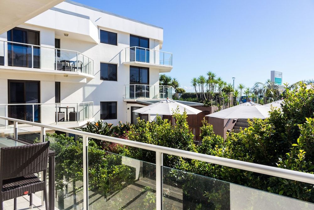 Bayview Beachfront Apartments, in town right on the beach Superior Apartment, 2 Bedrooms, Non Smoking, Kitchen 8