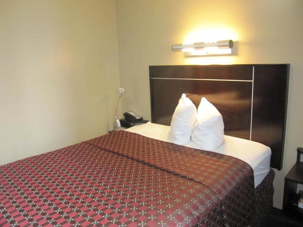 Super Lake Hotel Single Room 3