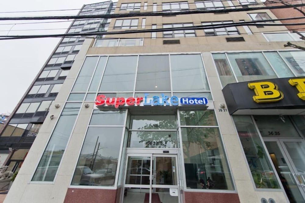 undefined Super Lake Hotel 6