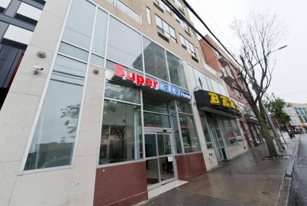 undefined Super Lake Hotel 7