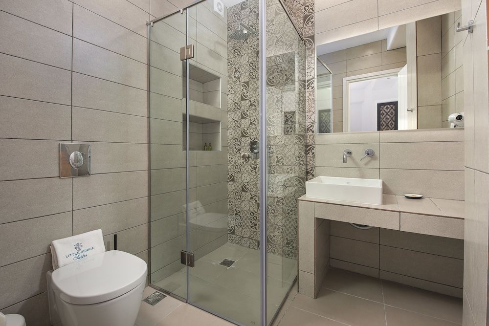 Little Venice Villas Executive Suite, Hot Tub, Sea View 17