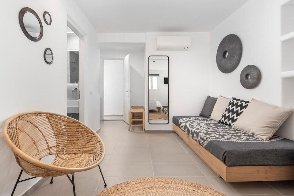 Little Venice Villas Executive Suite, Hot Tub, Sea View 12