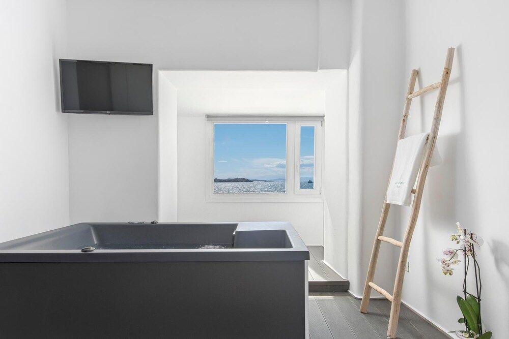 Little Venice Villas Executive Suite, Hot Tub, Sea View 20