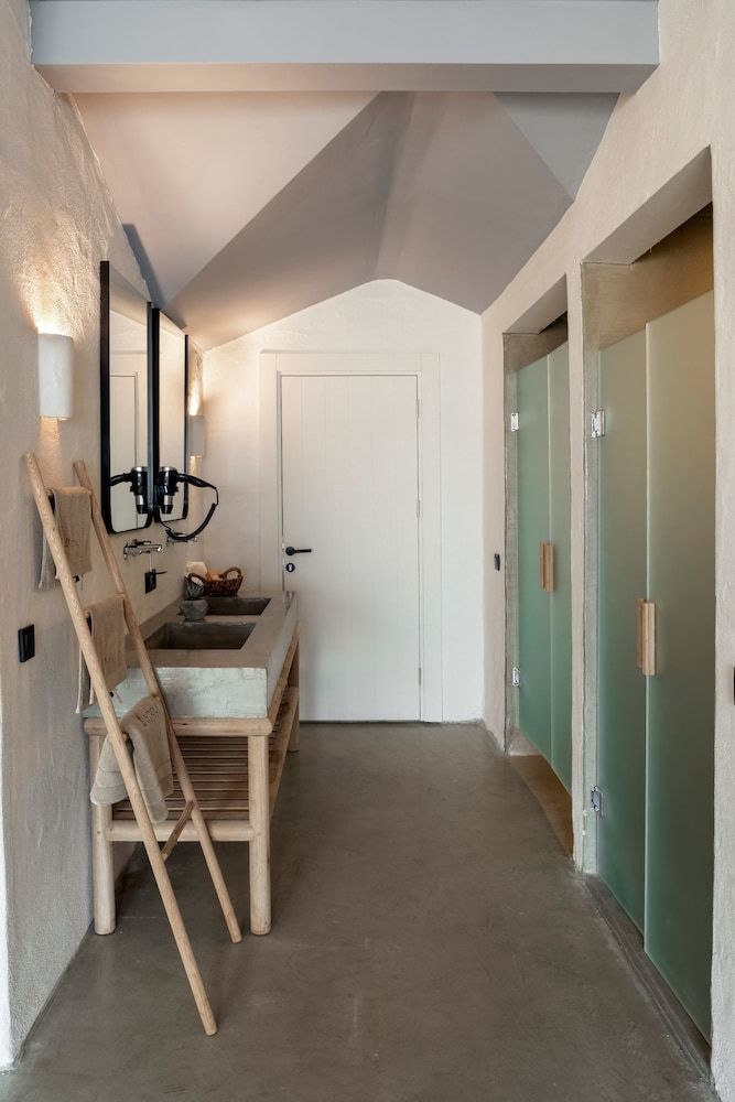 undefined Harbour Suites