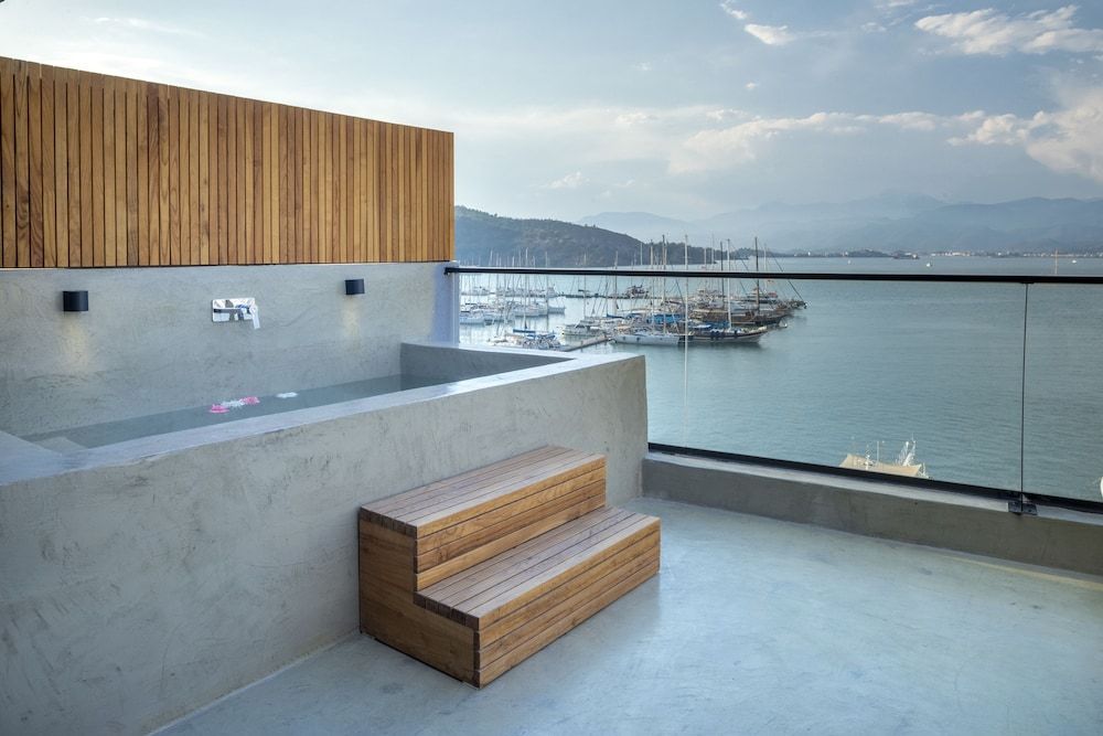 undefined Harbour Suites 5