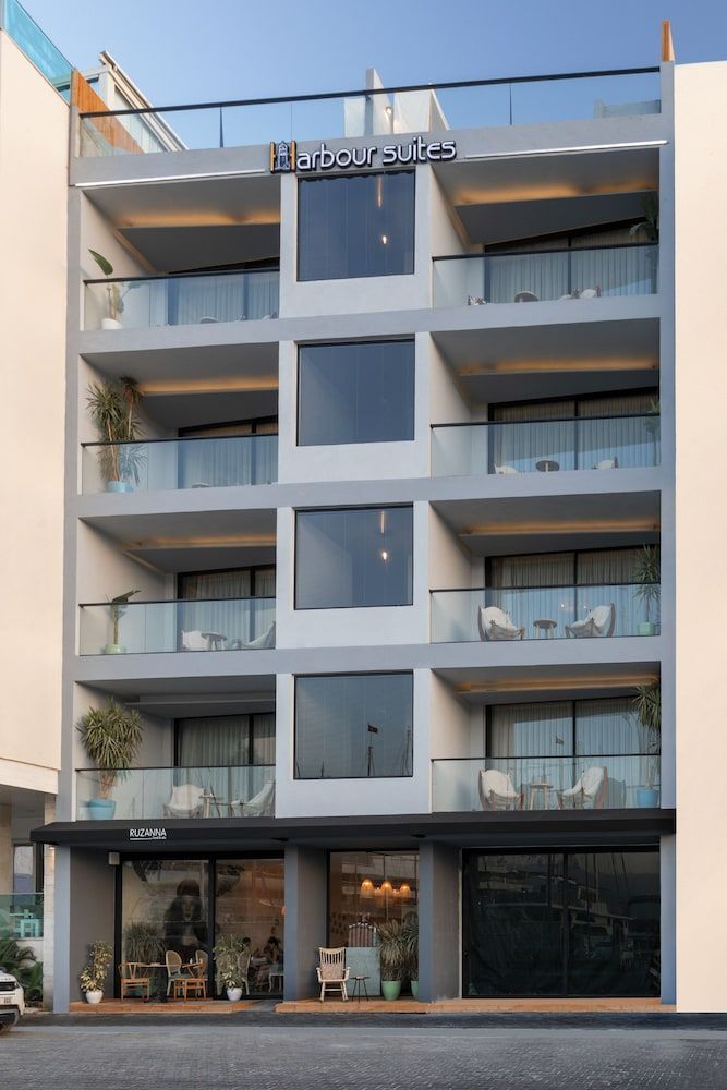 undefined Harbour Suites 4