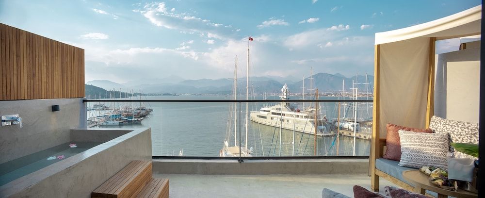 Harbour Suites Panoramic Penthouse 7