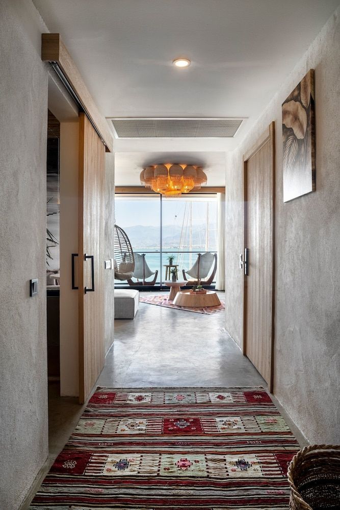 Harbour Suites Deluxe Suite, Sea View 5