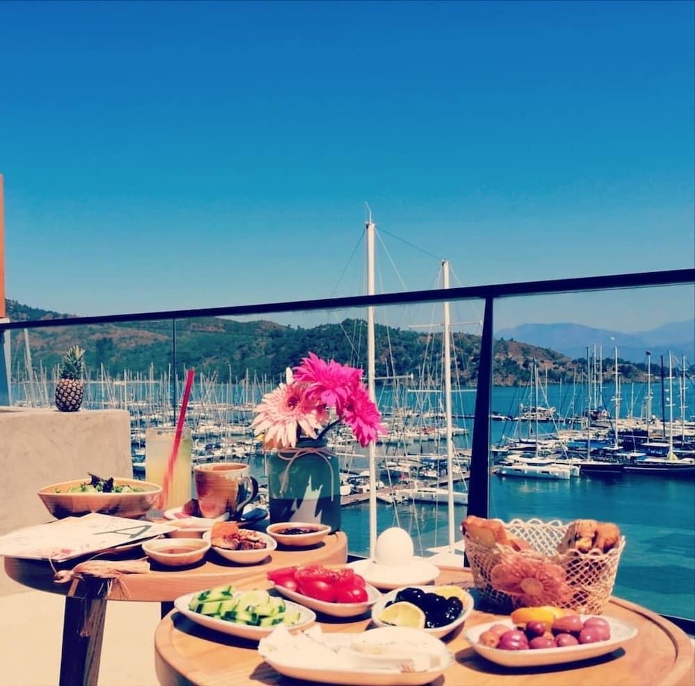 undefined Harbour Suites 7