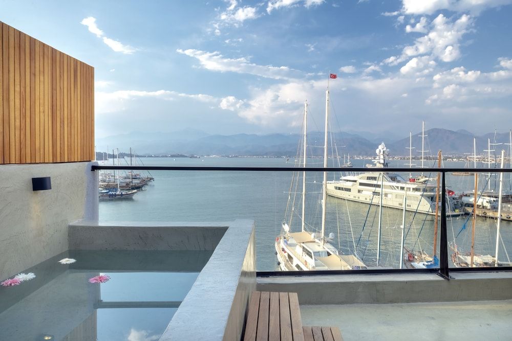 Harbour Suites Panoramic Penthouse 8