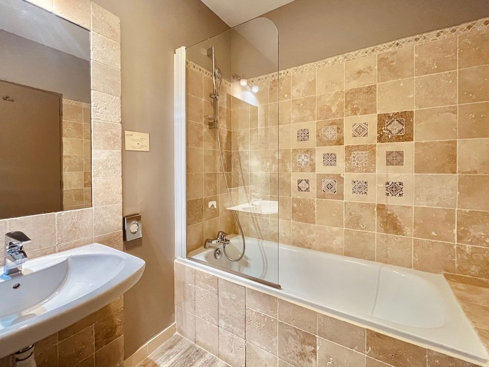 Hôtel des Basses Pyrénées Comfort Room 7