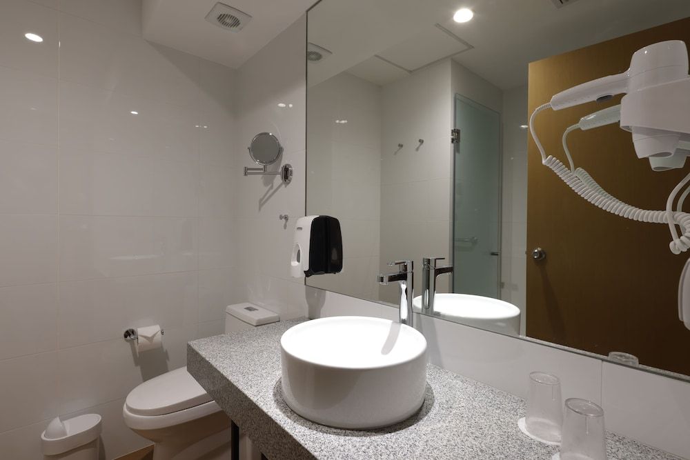 Casa Andina Standard Benavides Traditional Room, 1 King Bed 3