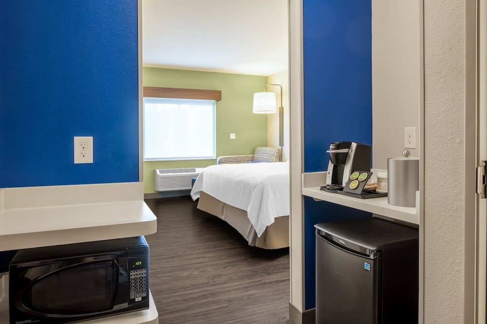 Standard Room, 1 King Bed, Accessible (Communications, Roll-In Shower)