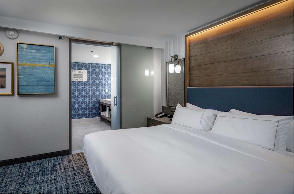 Studio Suite, 1 King Bed, Balcony
