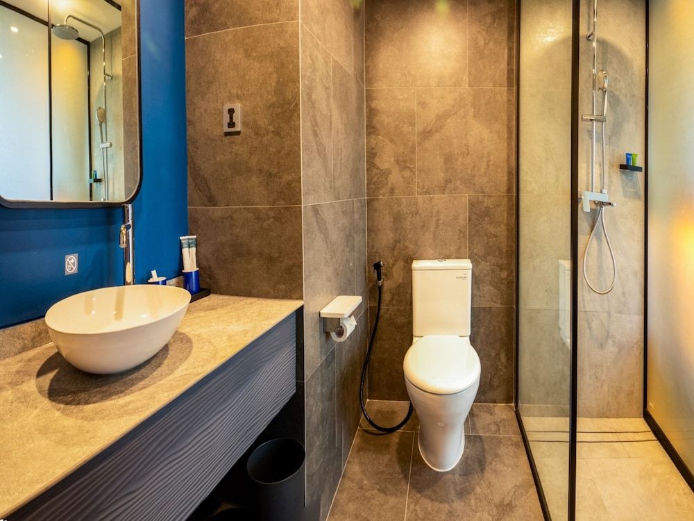 Aston Cilegon Boutique Hotel Deluxe Double Room 3