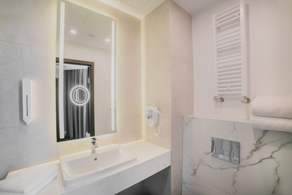 B&B HOTEL Warsaw East Standard Room, 2 Twin Beds, Non Smoking 2