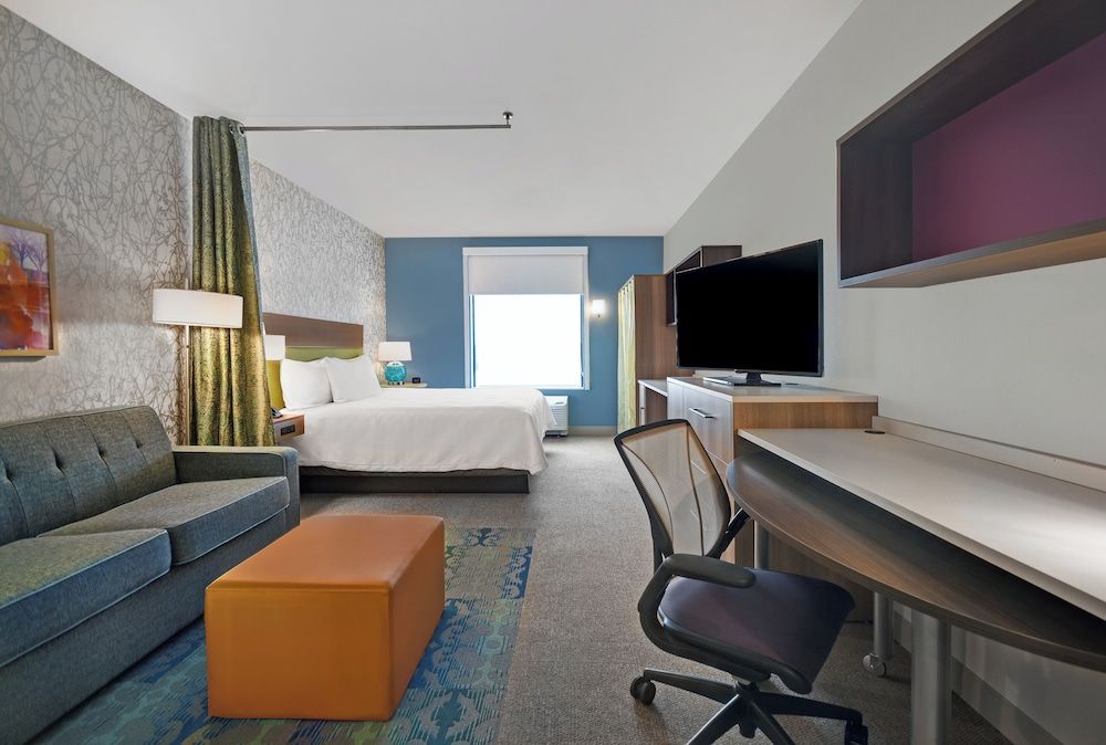 Suite, 1 King Bed, Accessible, Bathtub (Mobility & Hearing)