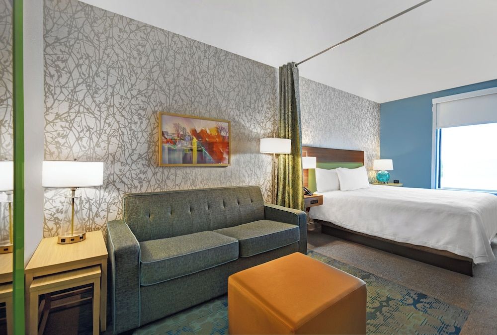 Suite, 1 King Bed, Accessible, Bathtub (Mobility & Hearing)
