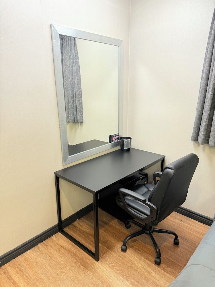 Cabana Hotel Yankee Stadium Deluxe Double Room 5