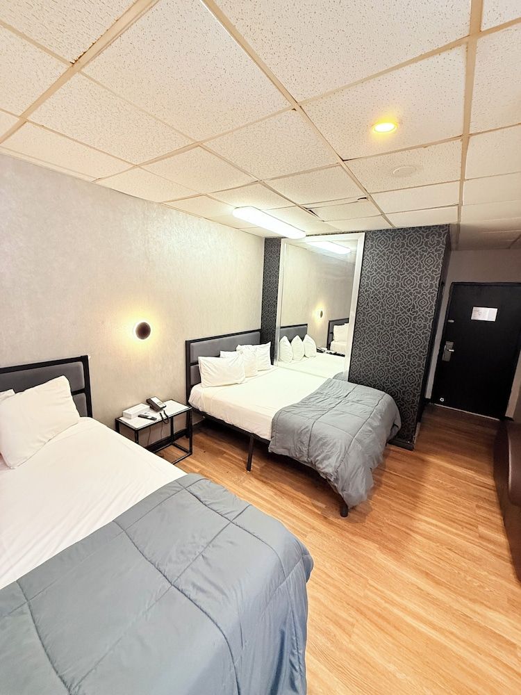 Cabana Hotel Yankee Stadium Deluxe Double Room 4