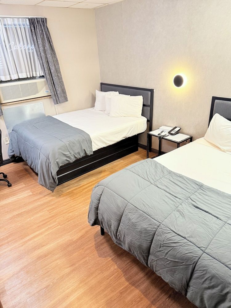 Cabana Hotel Yankee Stadium Deluxe Double Room 3