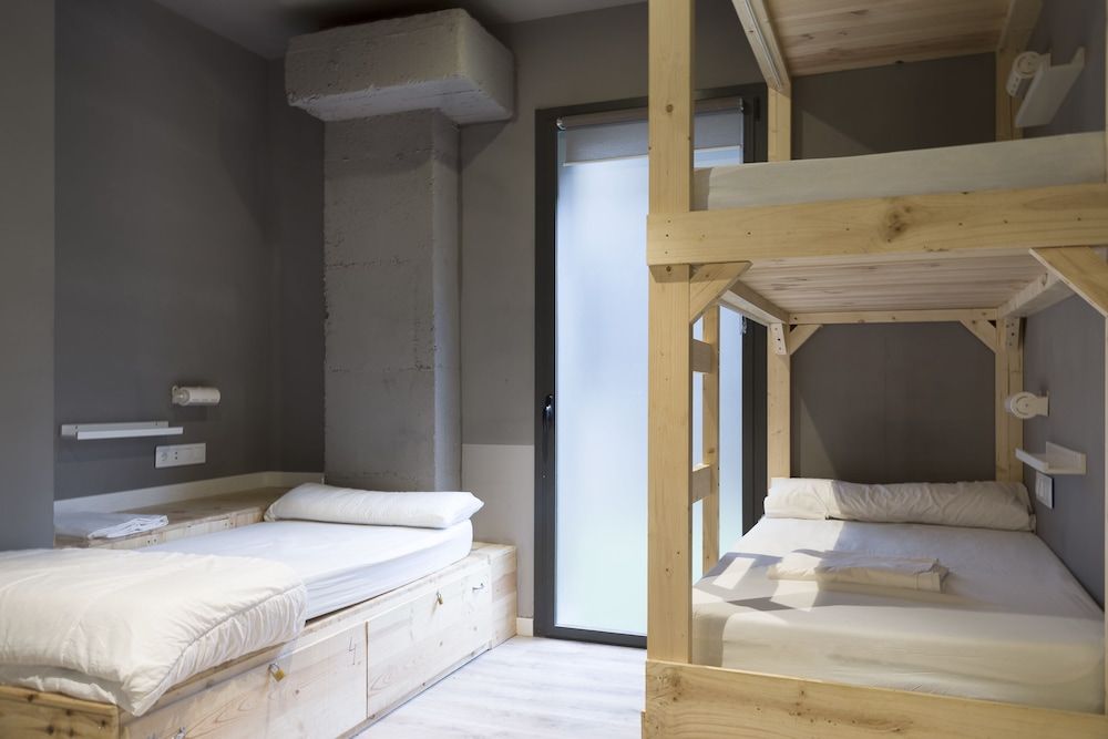 ANT Hostel Barcelona Triple Room, Private Bathroom (Accessible) 2