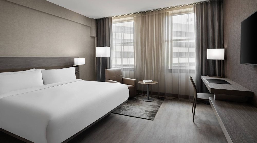 Room, 1 King Bed (Hearing Accessible)