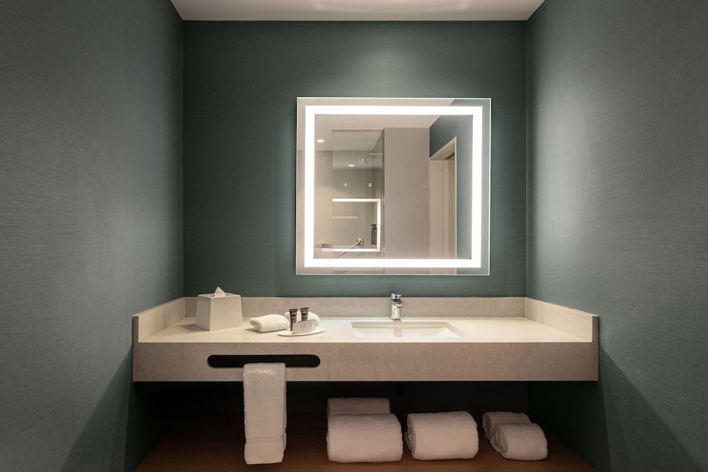 Fairfield by Marriott Lima Miraflores Room, 1 Queen Bed, Non Smoking 5