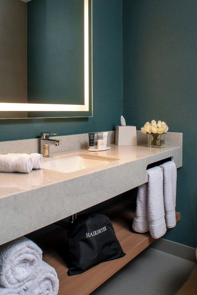 Fairfield by Marriott Lima Miraflores Room, 1 Queen Bed, Non Smoking 7