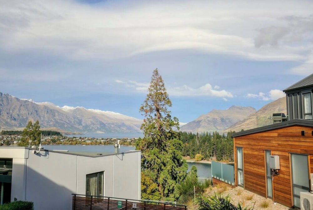 Panorama Terrace Apartments, Element Escapes Apartment, 2 Bedrooms, Balcony, Lake View 5