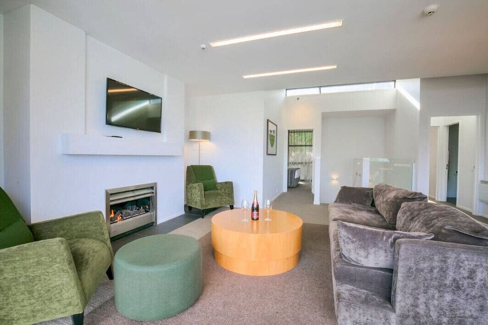 Panorama Terrace Apartments, Element Escapes Apartment, 2 Bedrooms, Balcony, Mountain View 10