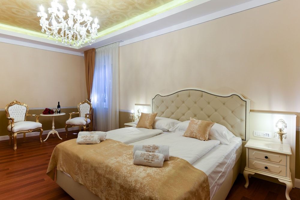 Central Square Heritage Hotel Deluxe Double Room, Street View 9