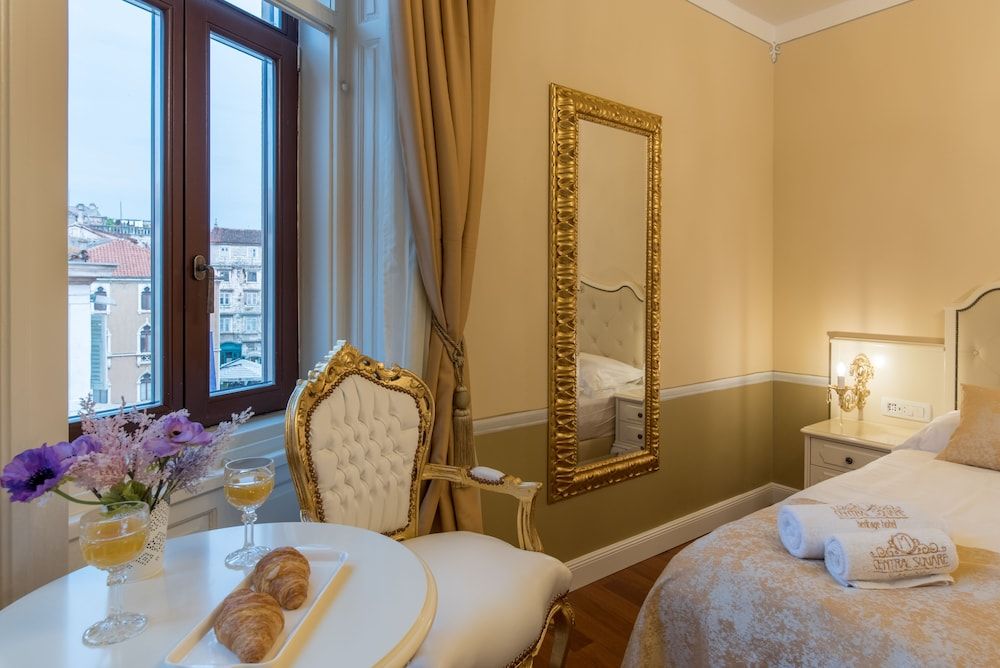 Central Square Heritage Hotel Double Room, City View 12