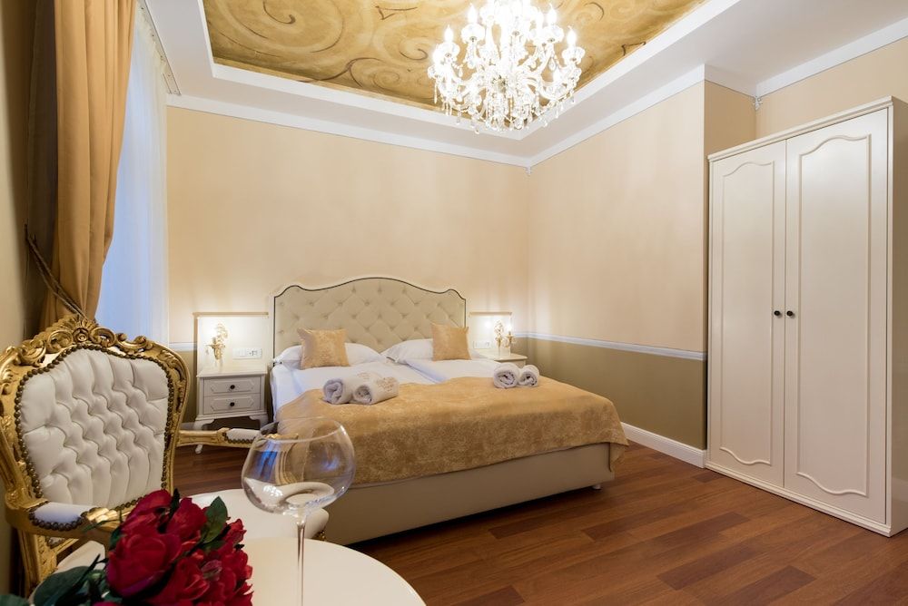 Central Square Heritage Hotel Deluxe Double Room, Street View 3