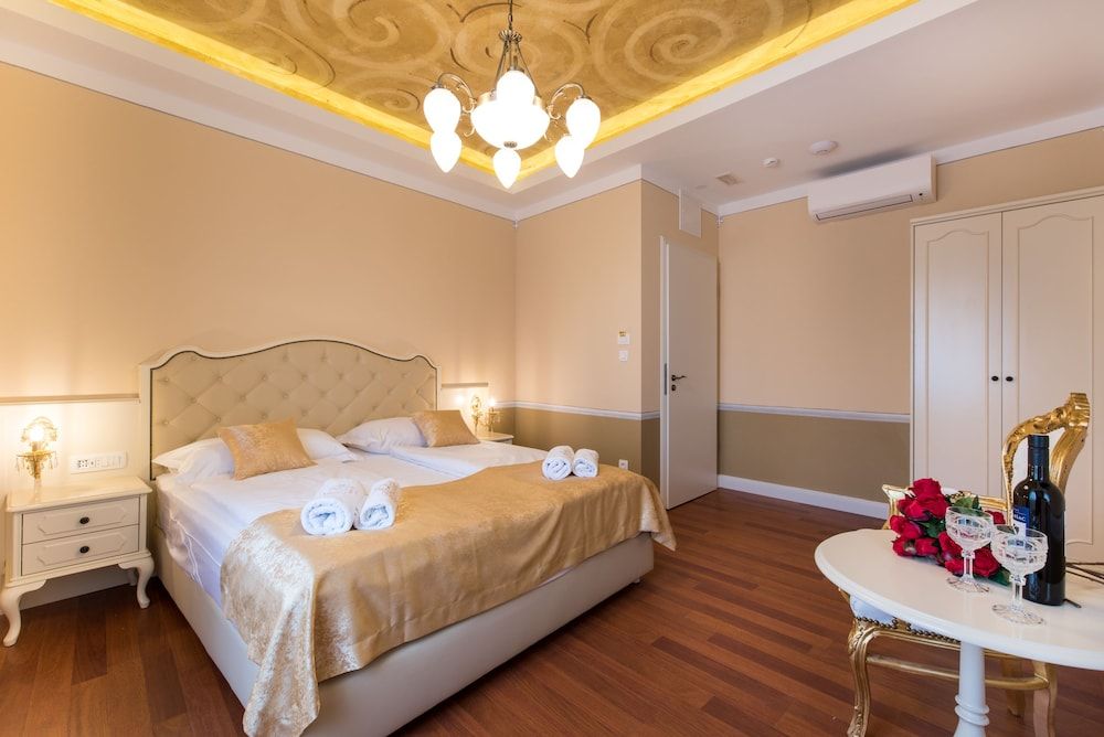 Central Square Heritage Hotel Deluxe Double Room, Street View 12