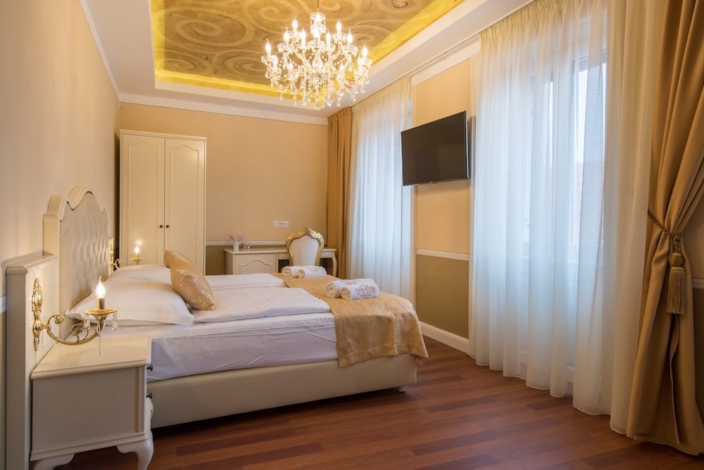 Central Square Heritage Hotel Deluxe Double Room, Street View 13