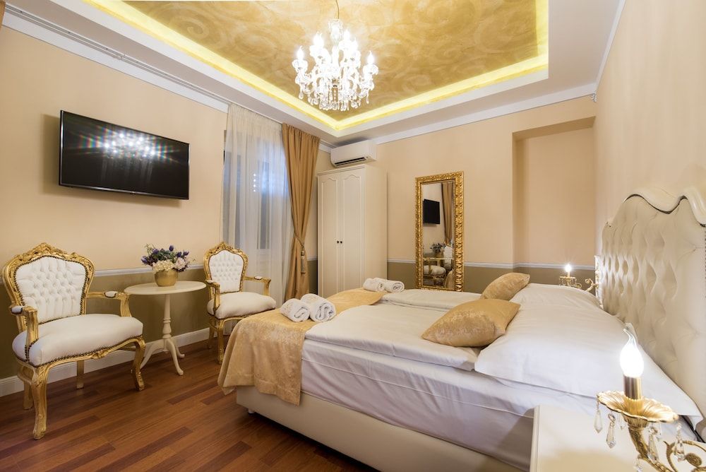 Central Square Heritage Hotel Deluxe Double Room, Street View 5