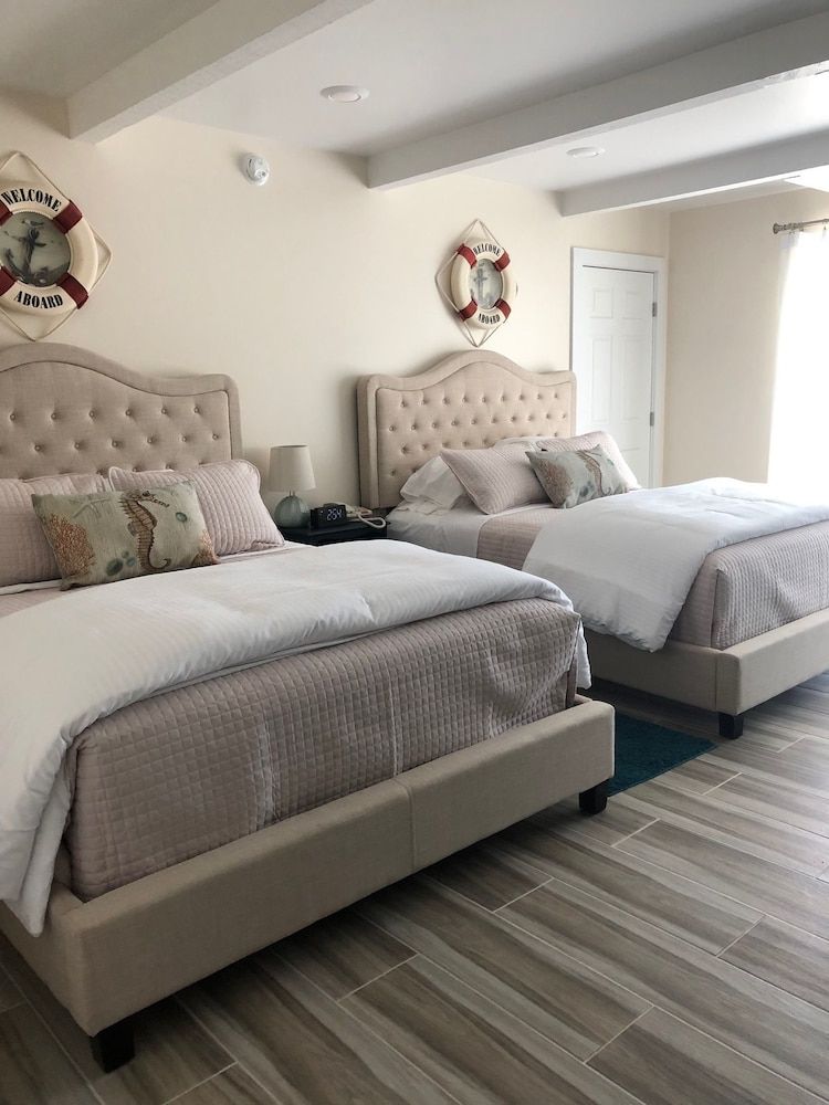 Seafoam Lodge Luxury Double Queen 4