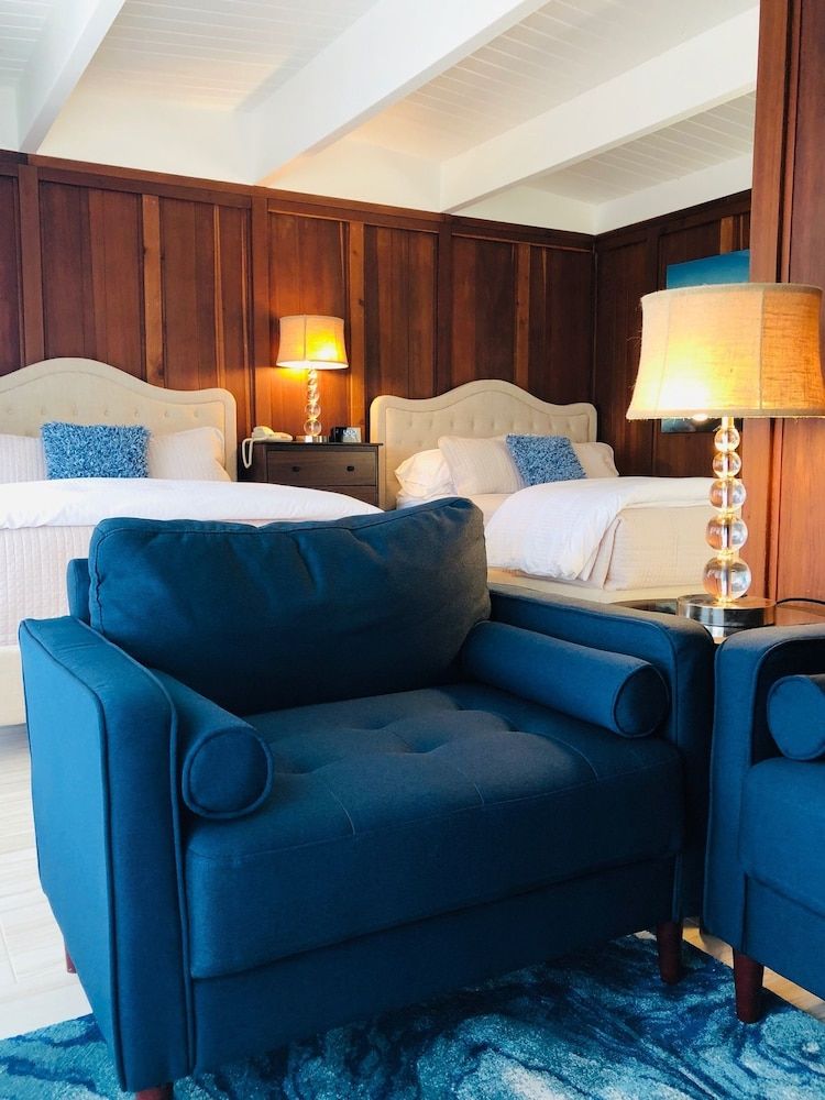 Seafoam Lodge Luxury Double Queen 5