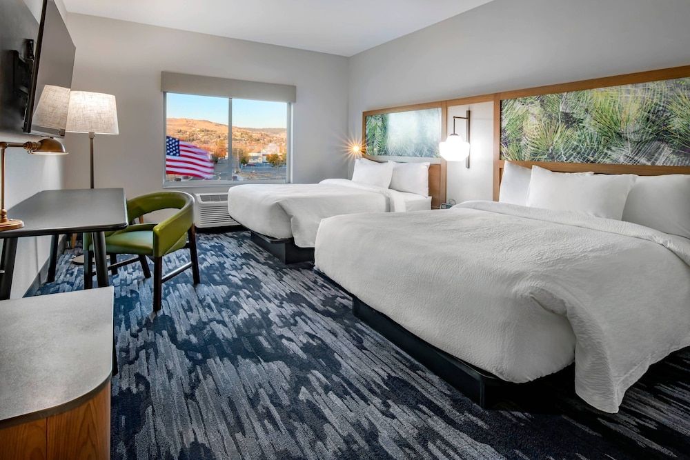 Room, 2 Queen Beds, Lake View (Mobility/Hearing Accessible, Tub)