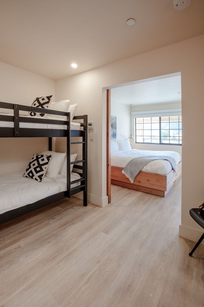 Suite, Multiple Beds, Mountain View (Two Level Suite)