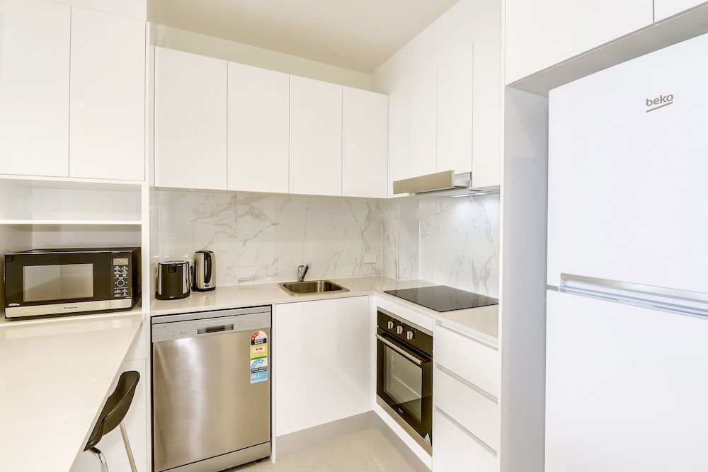 Aquarius Kawana Standard Apartment, 3 Bedrooms, Lake View 8