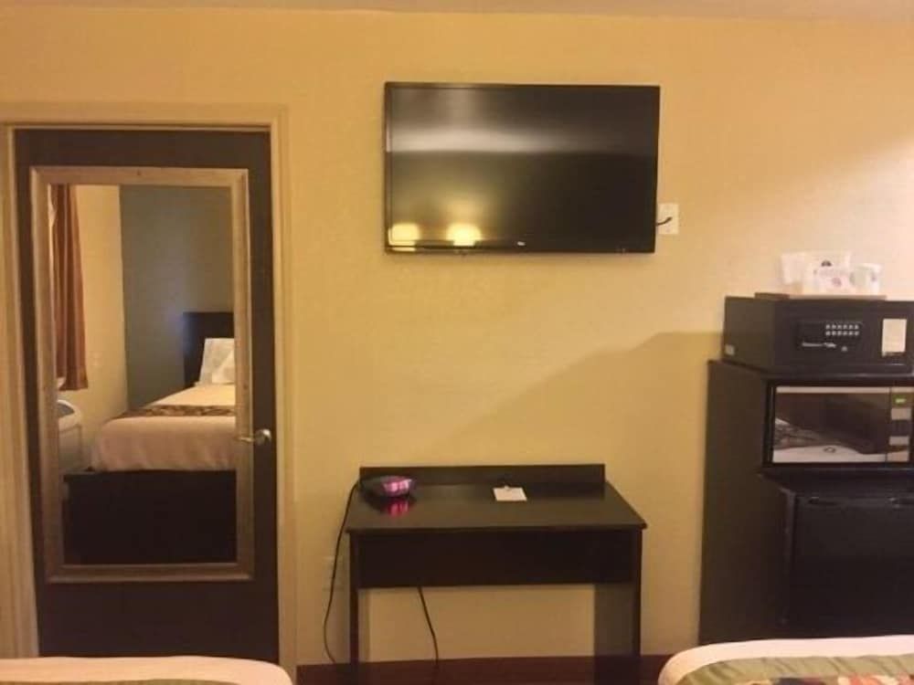 Standard Room, 1 King Bed, Accessible, Non Smoking