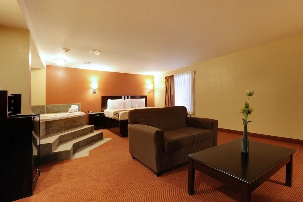 Suite, 1 King Bed with Sofa bed, Non Smoking, Jetted Tub