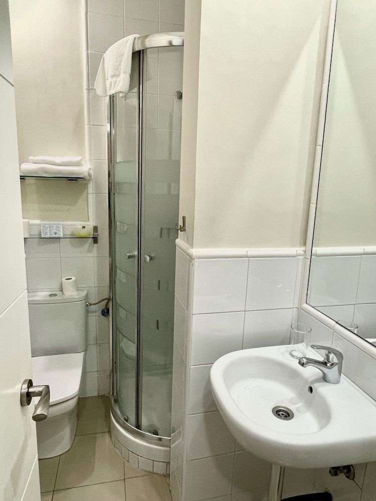 Hostal Madrid Standard Double Room 4